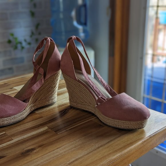 Shoes - Picture 1 of 5